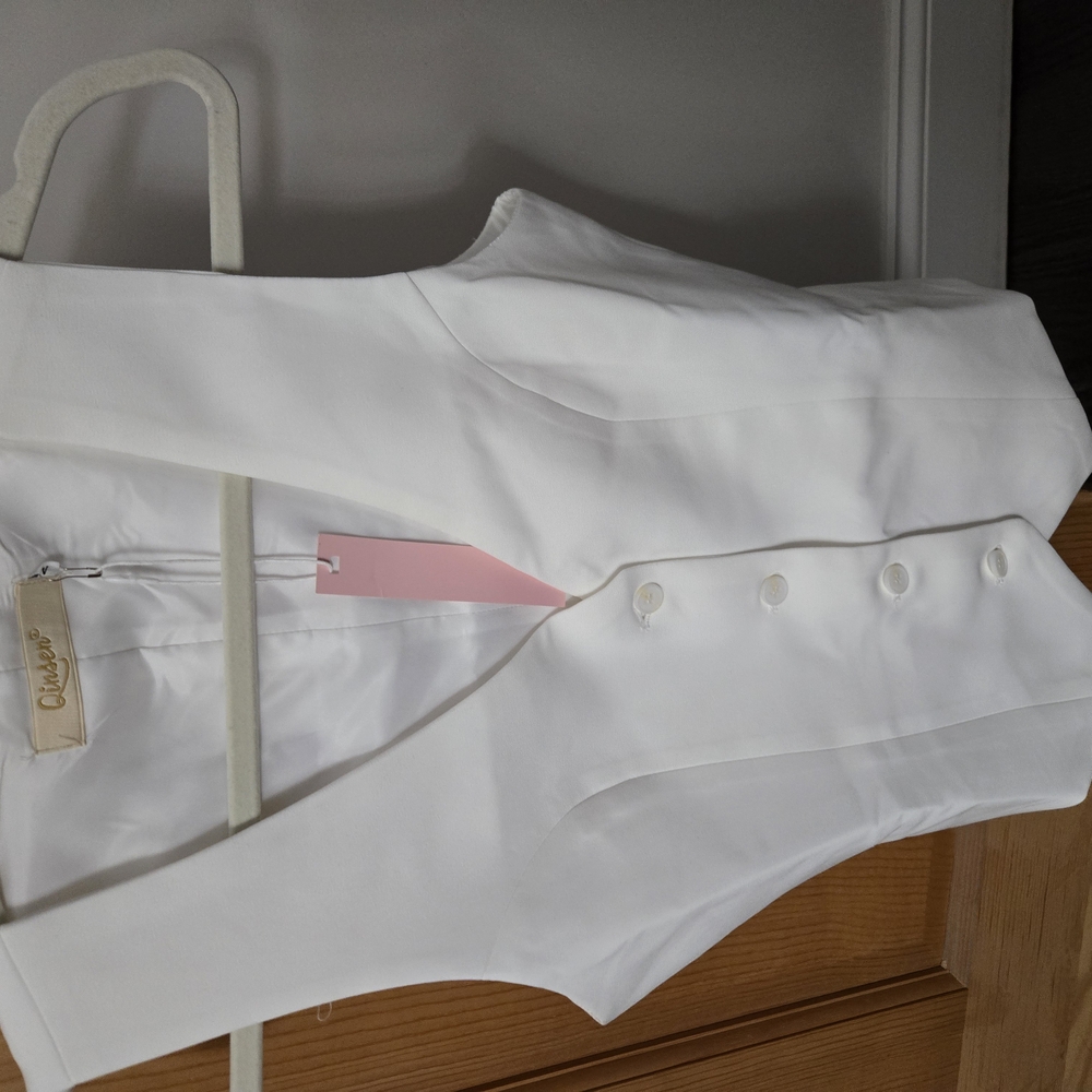 Chic White Sleeveless Blazer by Oh Polly